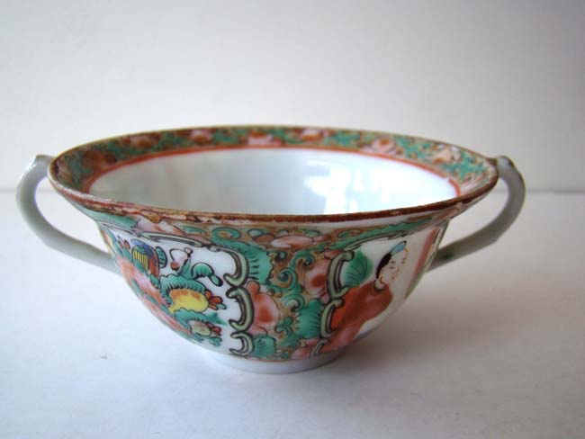 A set of five late 19th century Chinese export porcelain 'pot de creme' in the Rose Medallion pattern — image 5